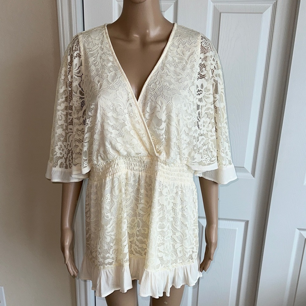 NWT TORRID Cream Lace V-Neck Romper Size 2. - Picture 1 of 16